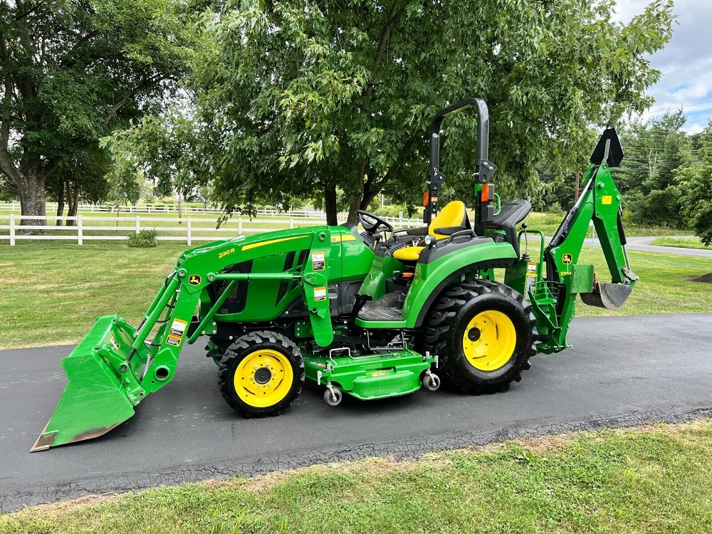 2018 John Deere 2032R 4x4 Utility Tractor