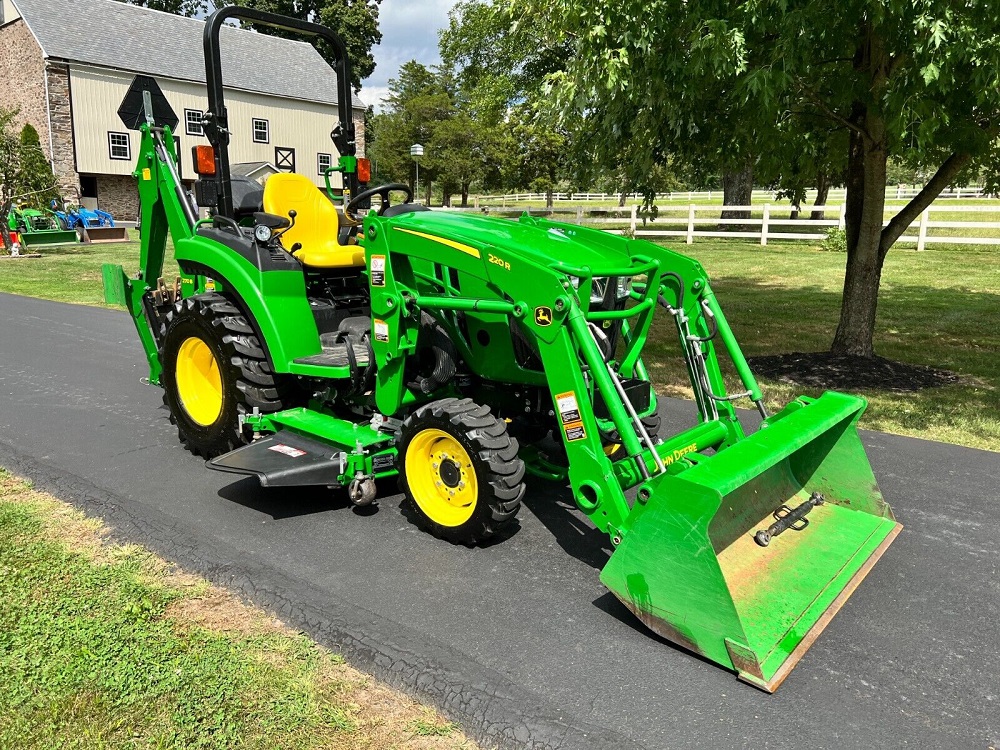 2018 John Deere 2032R 4x4 Utility Tractor