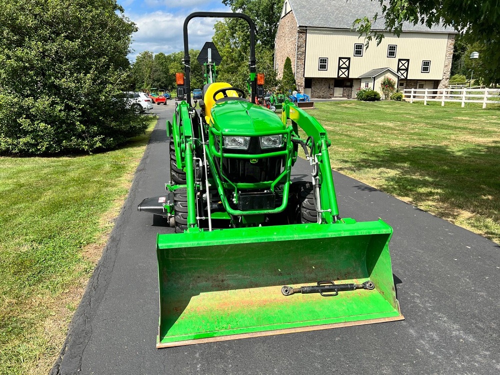 2018 John Deere 2032R 4x4 Utility Tractor